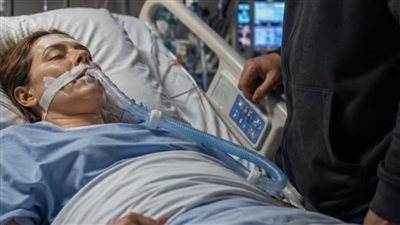 الأطباء قرروا فصل الأجهزة عن امرأة كانت في غيبوبة منذ ثلاثة أشهر: زوجها طلب وقتًا ليودّعها، انحنى وهمس في أذنها بشيء مرعب