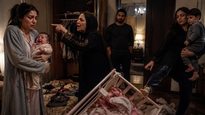 قبل ما أخلص نفاسي حتى جوزي وحماتي كرشوني من اوضة نومي الرئيسية