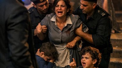 الكل شايفها الخدامة اللي سرقت الألماظ بس الكاميرا المستخبية كانت شايفة شيطان لابس فستان 